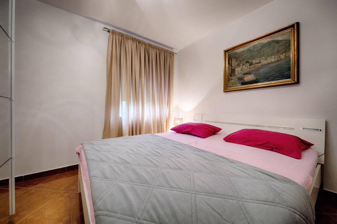 Apartments Nikola Vidović - Chambres d’hôtes Komiža