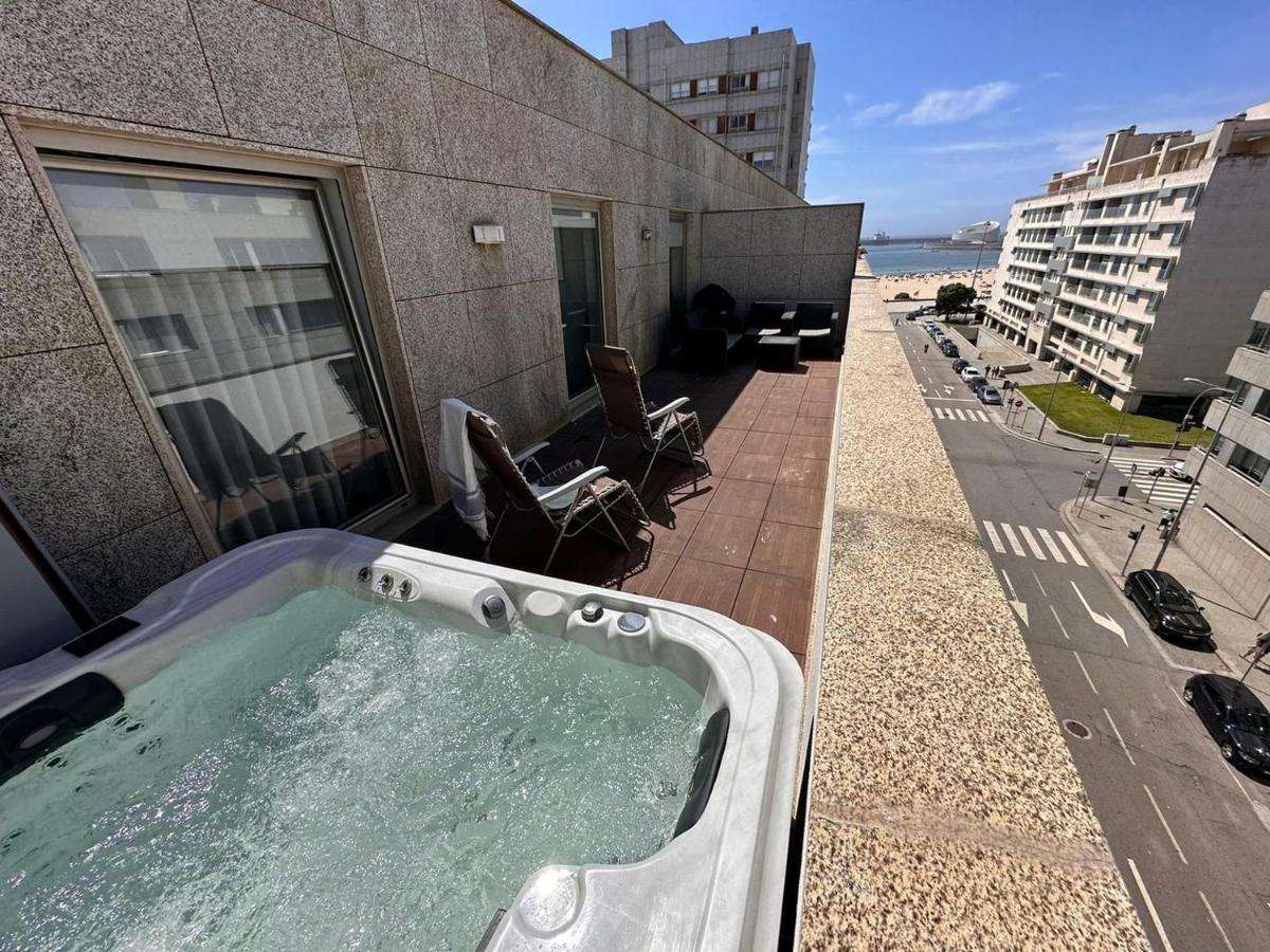 Luxury Rooftop Apartment by LuxiStay – Private Jacuzzi & Sunset Views | Matosinhos - B&B Matosinhos