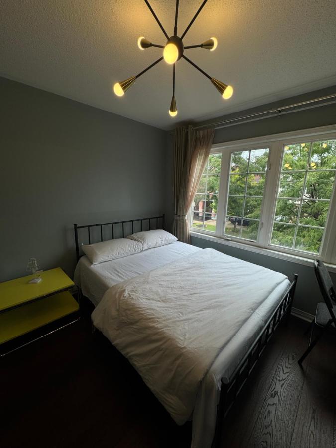 Gorgeous Private room - Bed and Breakfast Toronto