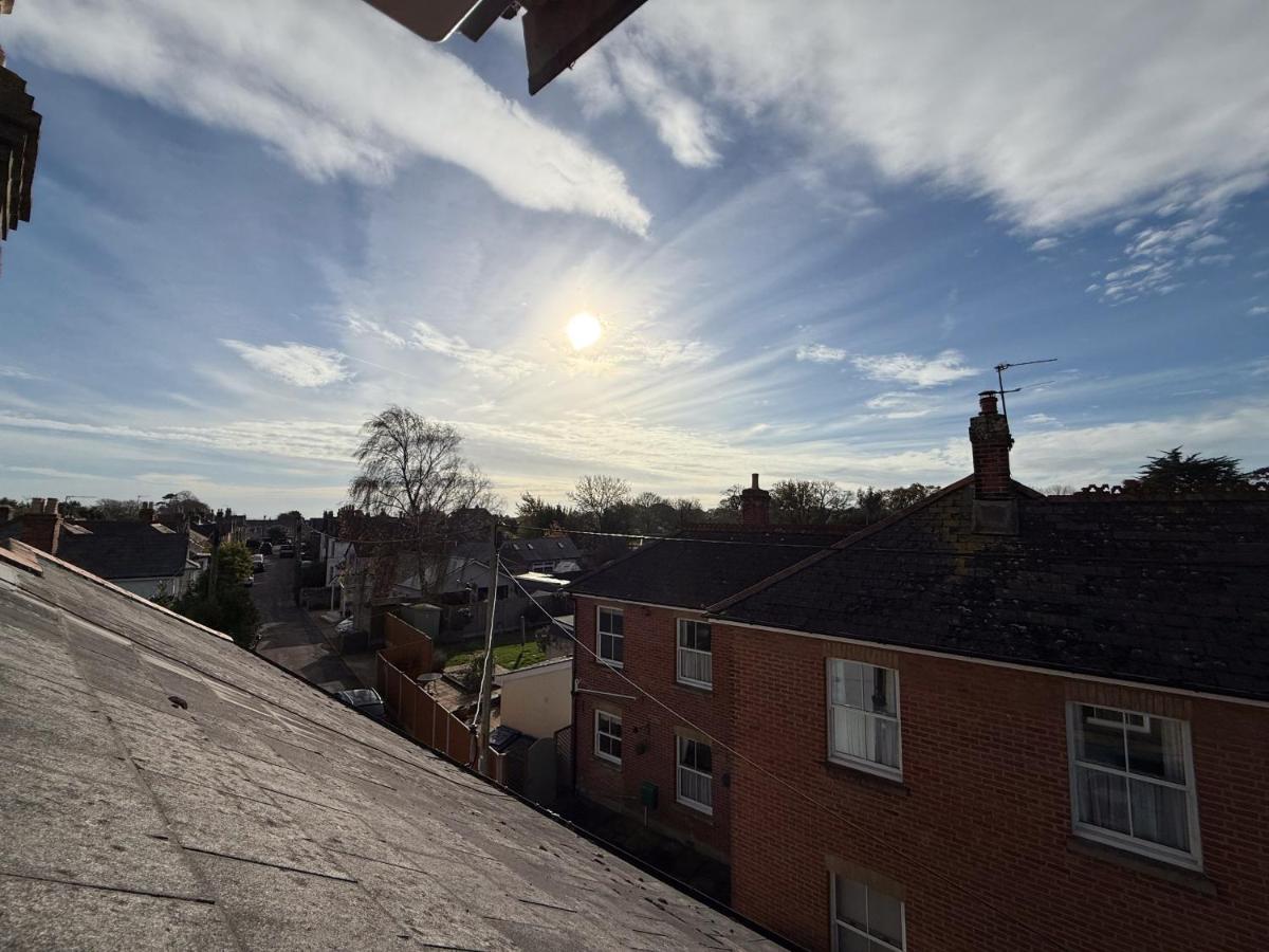 Bembridge Landing - 2 Bedroom Apartment with Parking in Bembridge Village, near Harbour and Beach - Ferienwohnung Bembridge