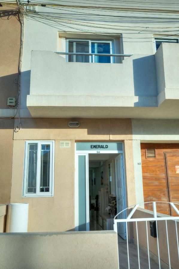 54, Emerald - Bed and Breakfast San Pietru