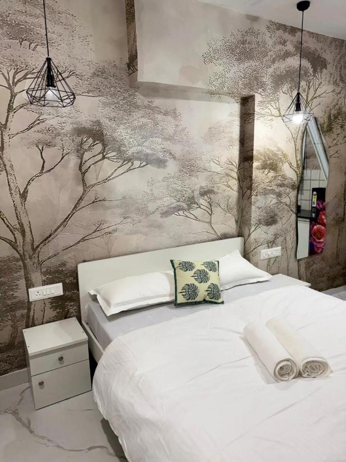 Private Studio Apartments by Abhibha Stays in Central Koregaon Park - B&B Pune