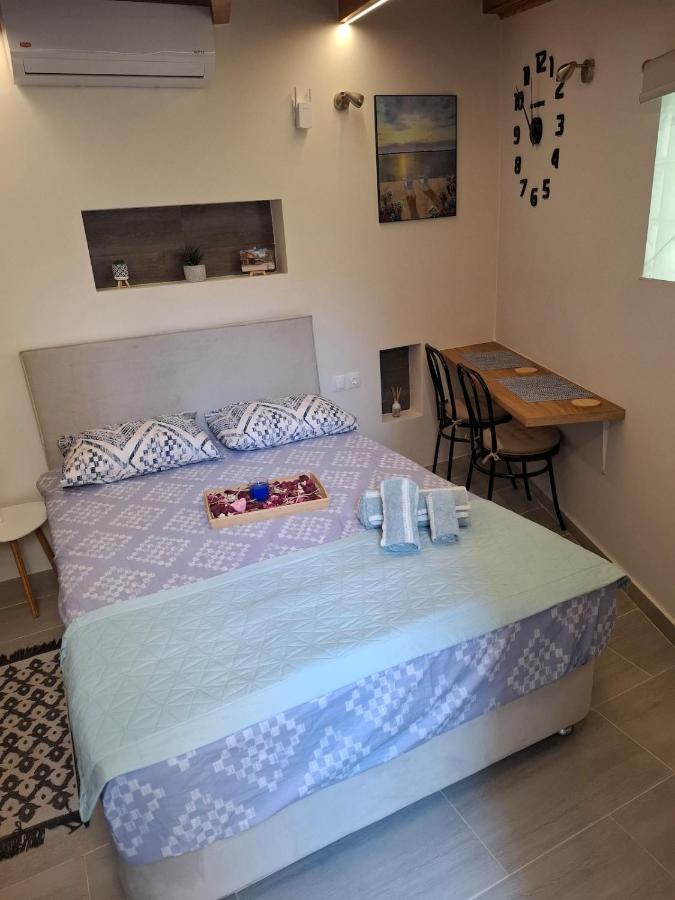 Cosy studio in a yard - B&B Atenas