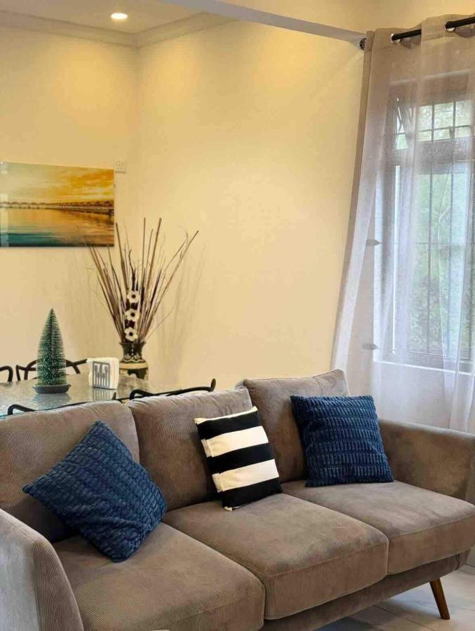 Sunset Views 3-Bedroom Apt, 1min Walk to Beach - NYHA1 - B&B Flic en Flac