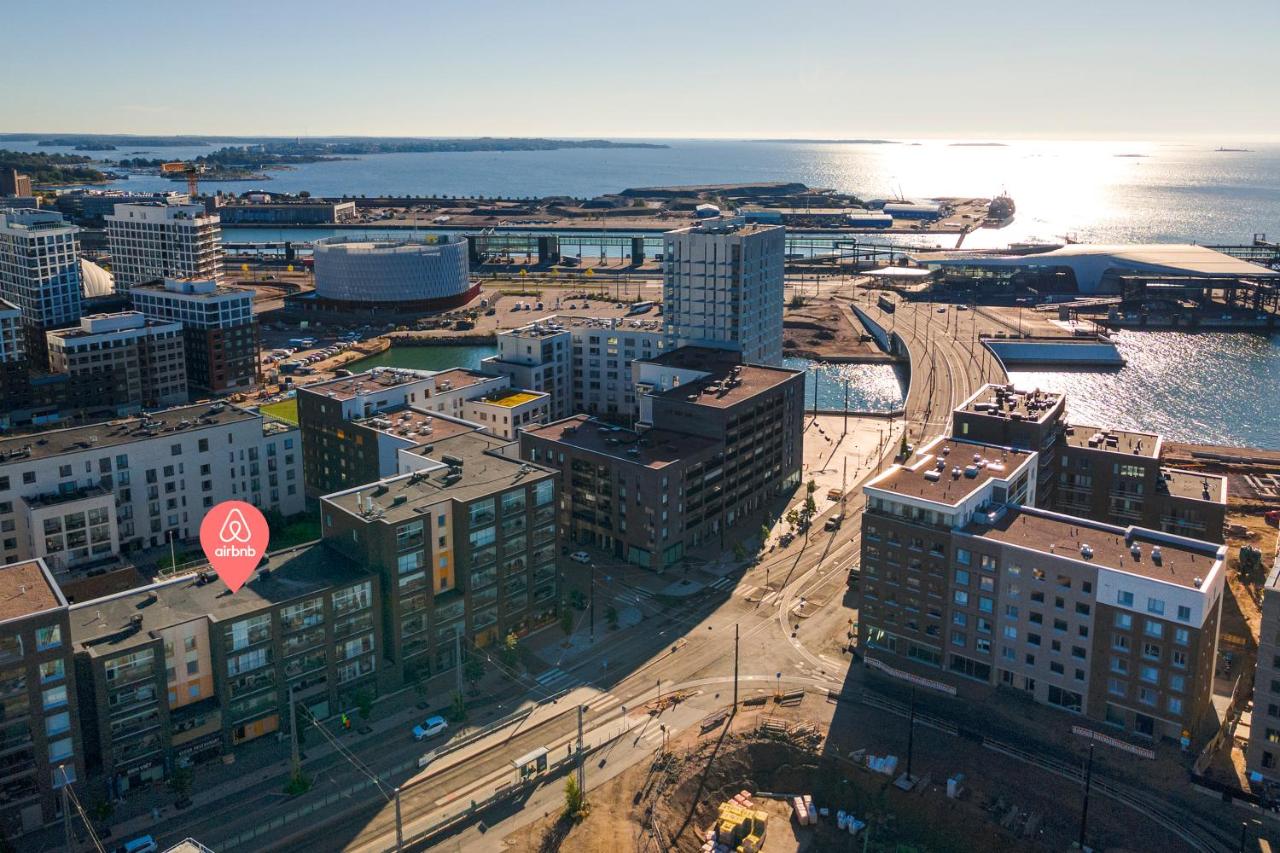 Stylish, 450 m walk to the Estonian ferry, Free parking and balcony - Chambres d'hôtes Helsinki