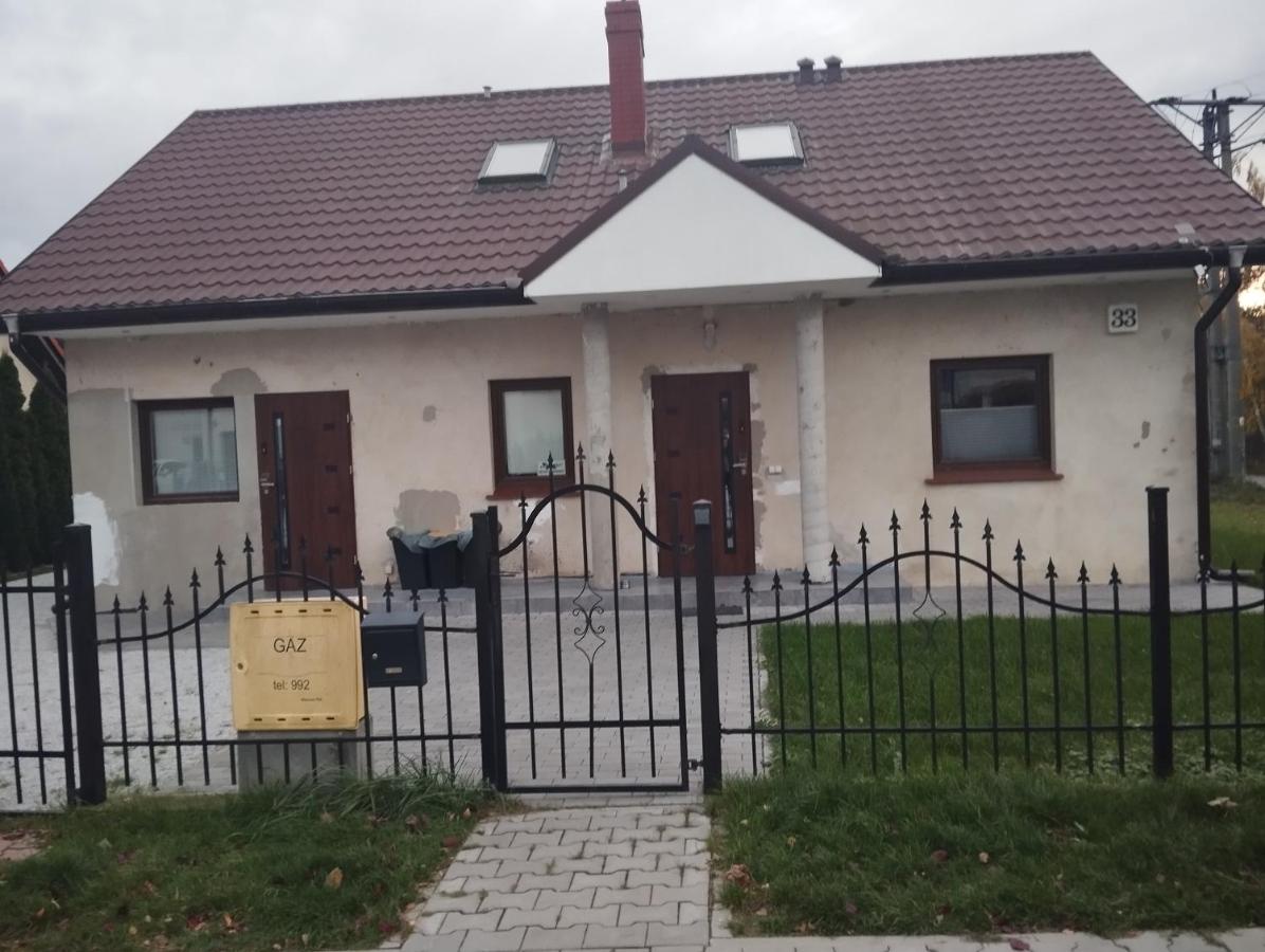 Wiosenny Biały Domek u Małgosi - B&B Kiełczów