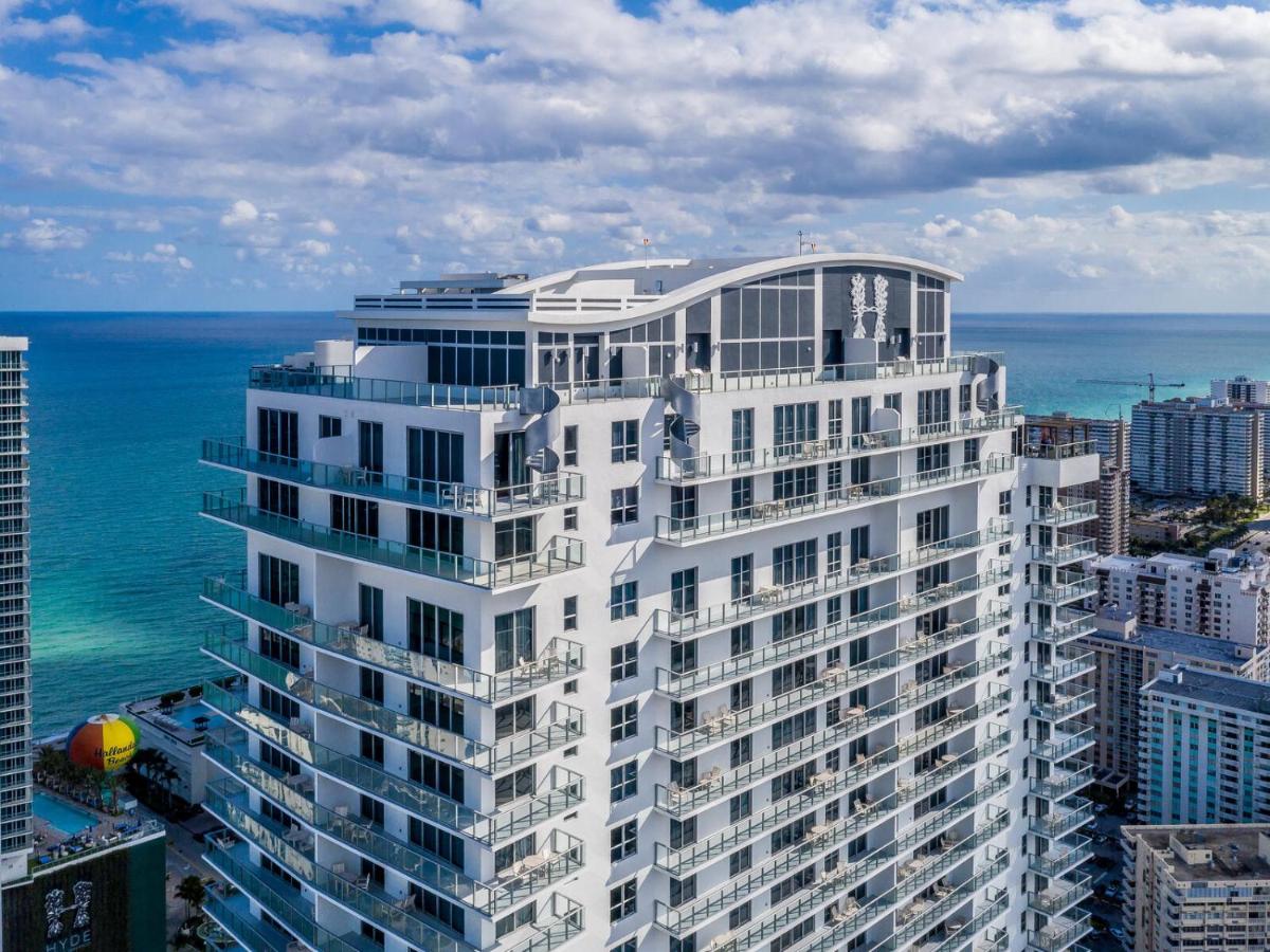 Stylish 3BR Resort Condo with Beach Access, Two Infinity Pools and Private Balcony - B&B Hollywood