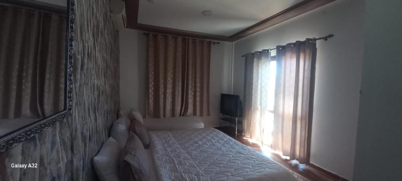 Deluxe Room (2 Adults + 1 Child)