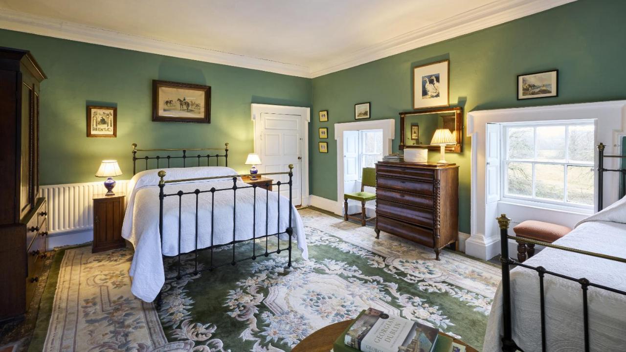 Tweepersoonskamer met 2 Aparte Bedden en Eigen Badkamer