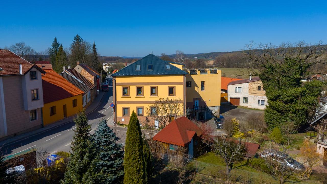 Cozy Apartment with Panoramic view - B&B Miletín