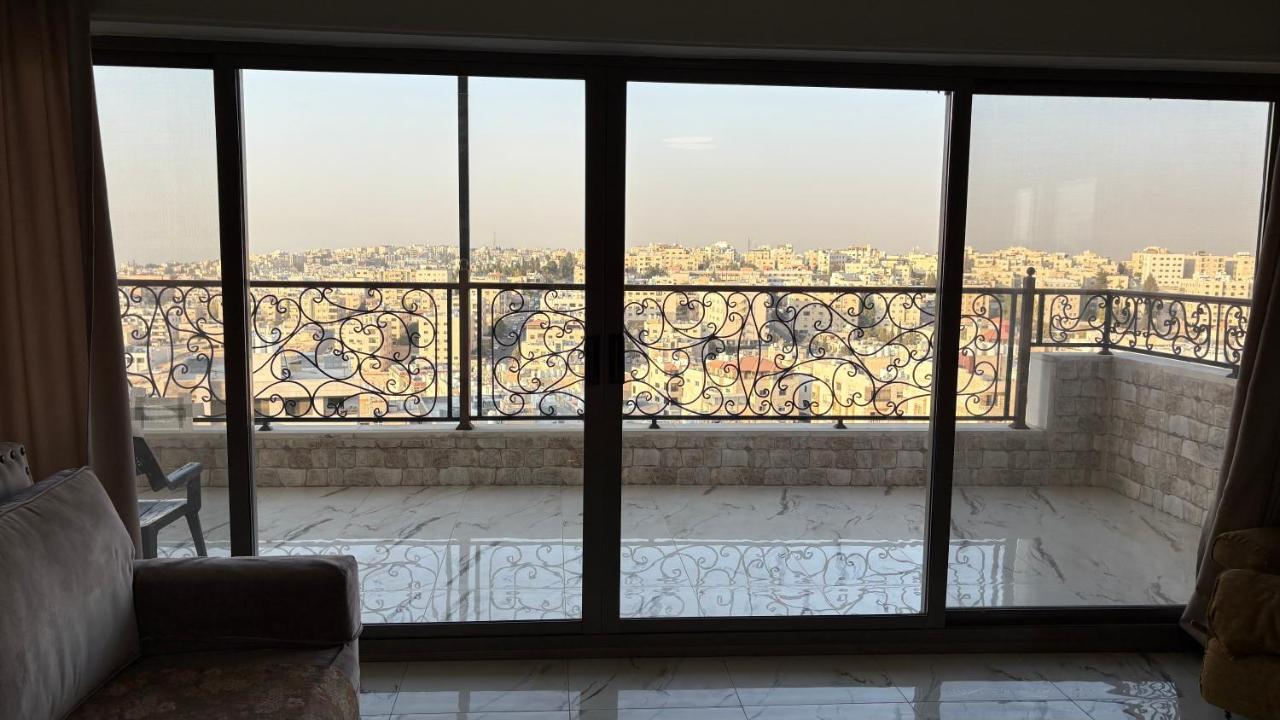 Beautifull Rooftop with an Amazing Terrace View - B&B Amman