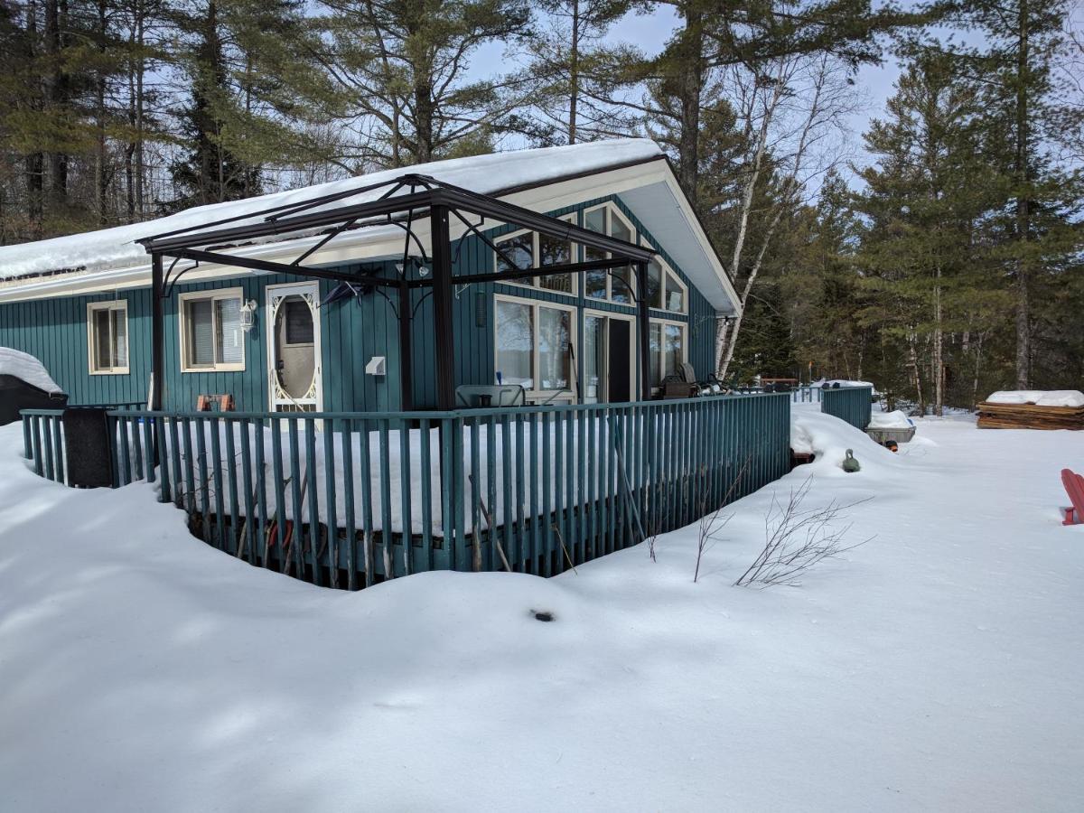 Four Season Lakehouse with beautiful views and crystal clear water - B&B Cayamant