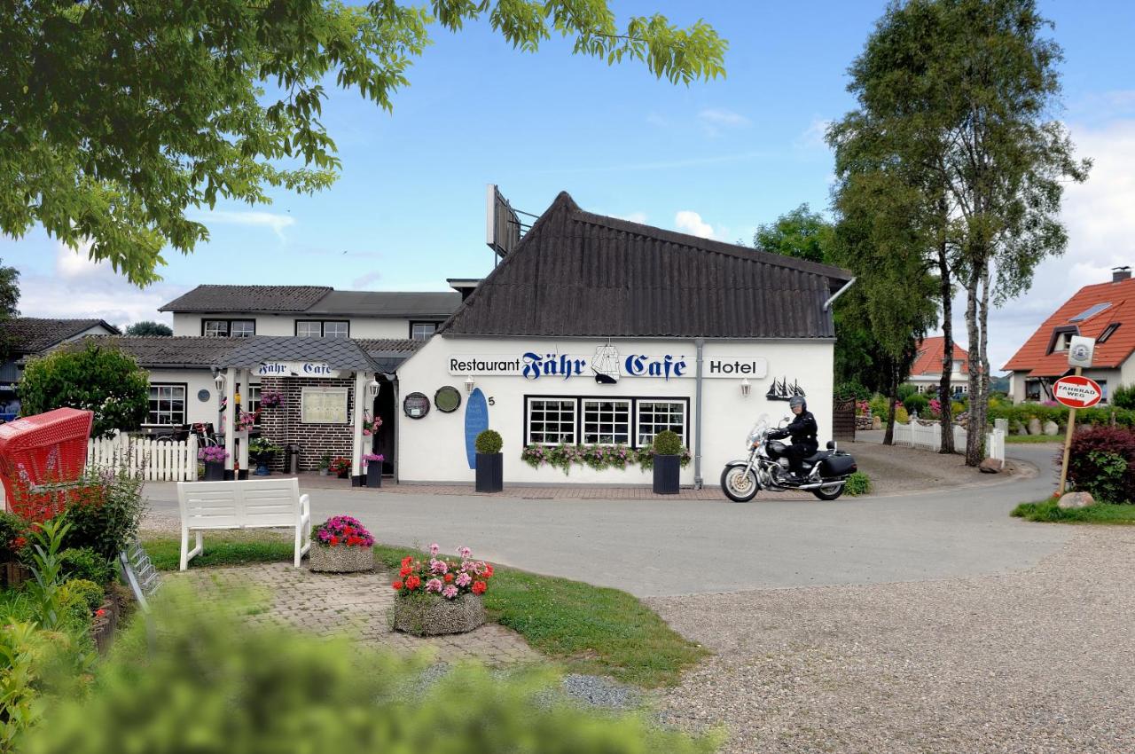 Hotel-Restaurant Faehr-Cafe - Bed and Breakfast Niesgrau