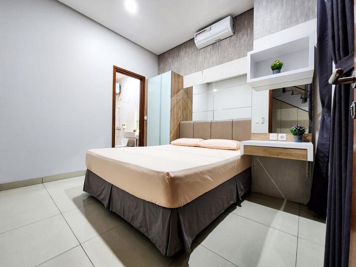 Spacious Luxurious Homey - Villa Ouma Bandung - B&B Bandung