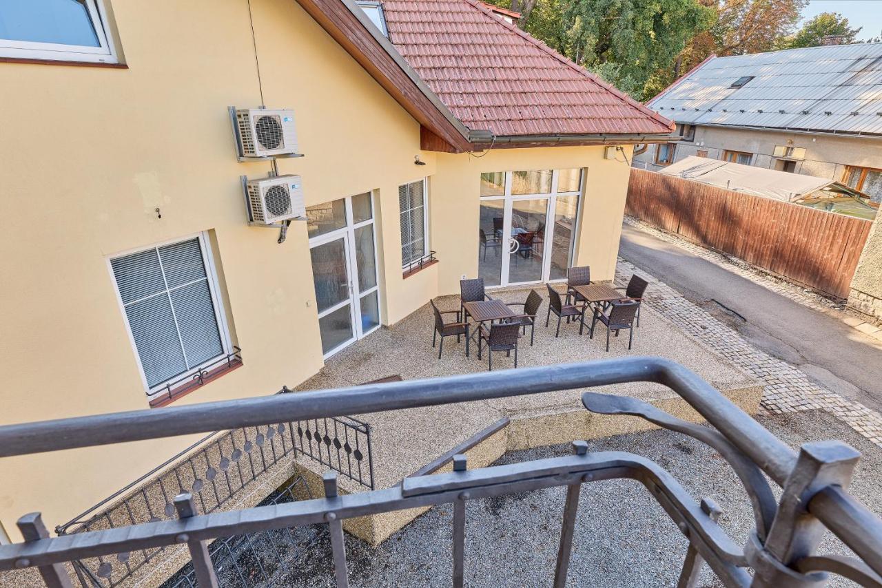 Garnet Penzion - Ferienwohnung Olmütz