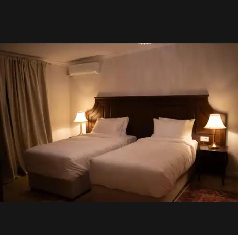 John Bull House - Bed and Breakfast Buzău