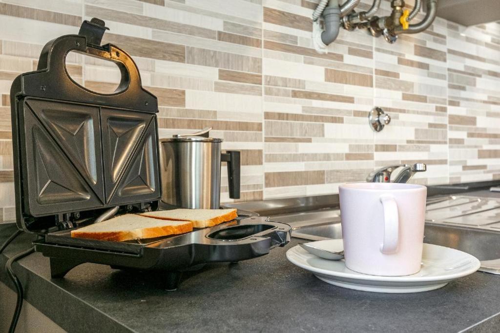 Milano Malpensa 2 min - Suite With Wifi, AC, Free Park - B&B Cardano al Campo