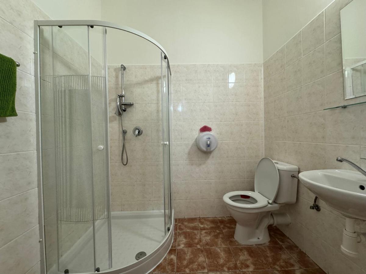 Vierpersoonskamer met Eigen Badkamer