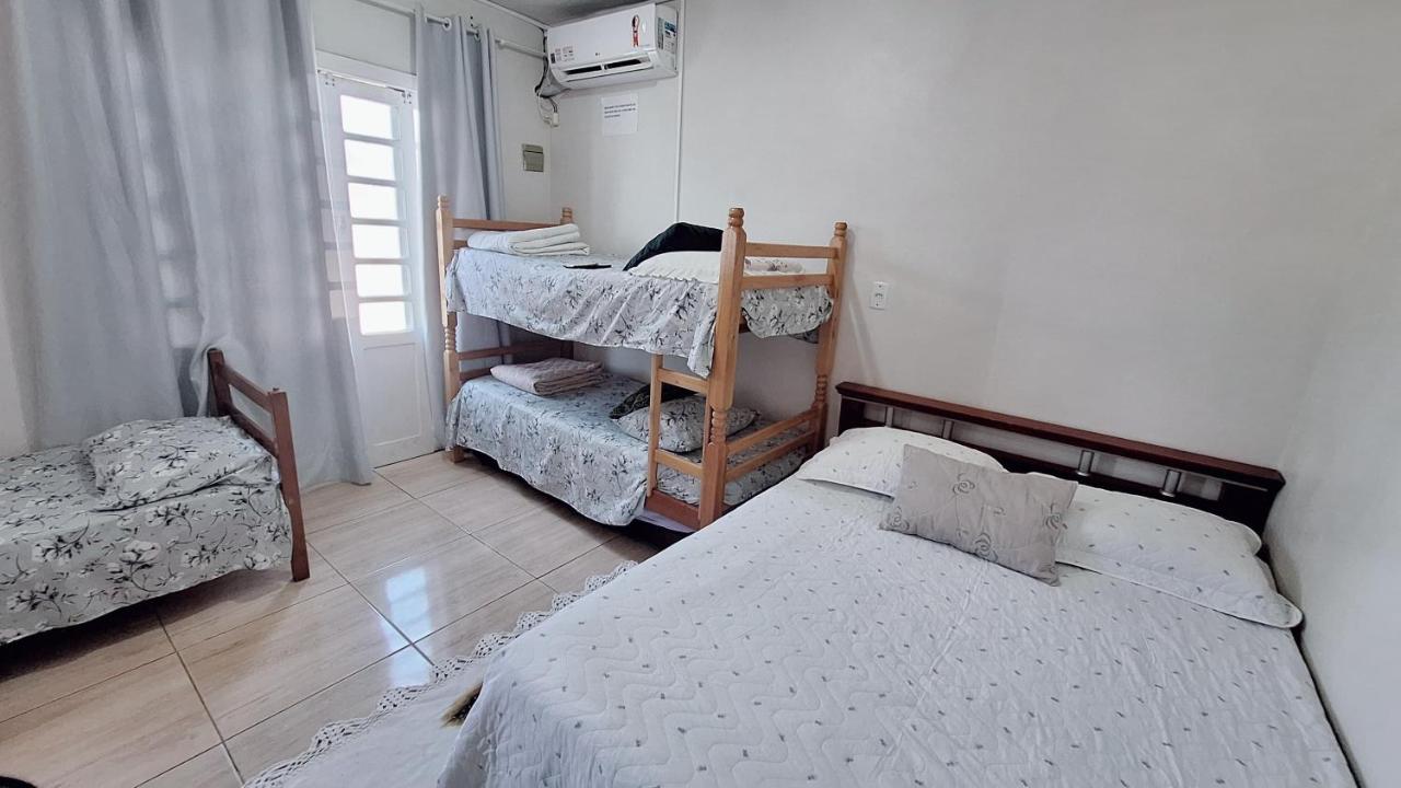 KITNET S2 em TORRES-RS - Na mais bela praia Gaúcha - Cozinha - Banheiro - Ar condicionado - TV smart 32' - Wi-Fi - Estacionamento - Anfitriã Superhost no BnB - B&B Torres