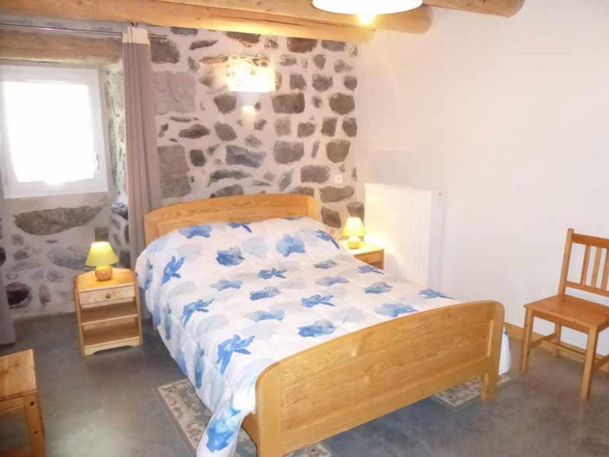 Gîte charmant pour 8 pers à Rauret avec cheminée, terrasse et accès "Tourisme et Handicap" - FR-1-582-186 - Chambres d'hôtes Rauret