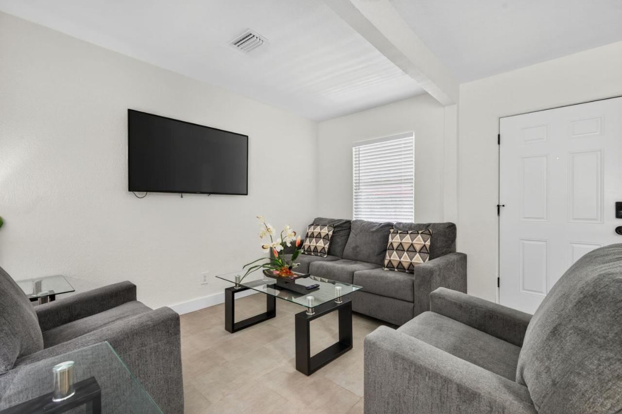 Park Shore Suites Unit 4 - Bed and Breakfast St. Pete Beach