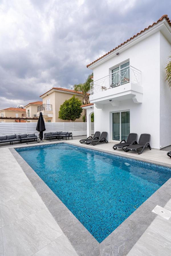 The Wind Of Love - B&B Protaras