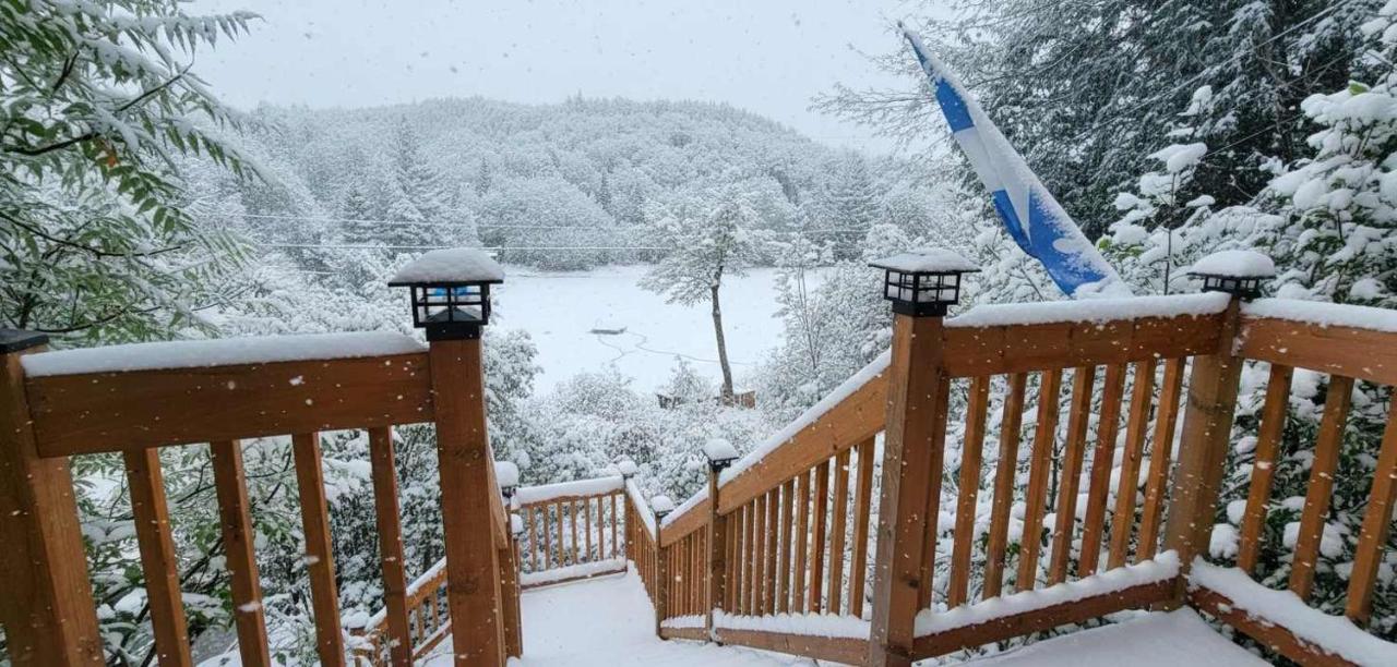 Serenity Tree house on the lake - B&B Huberdeau
