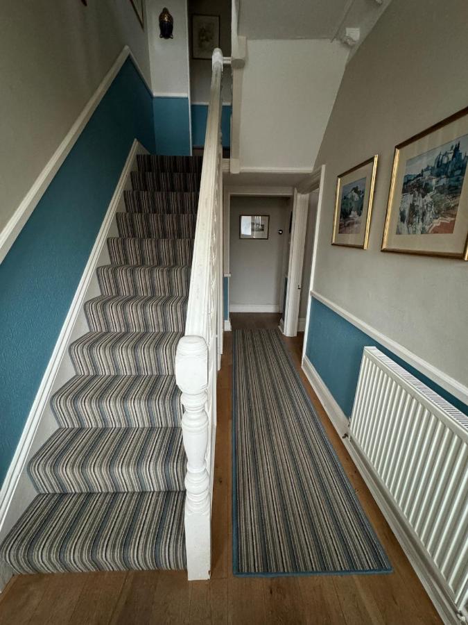 Spacious Edwardian home - B&B Stroud