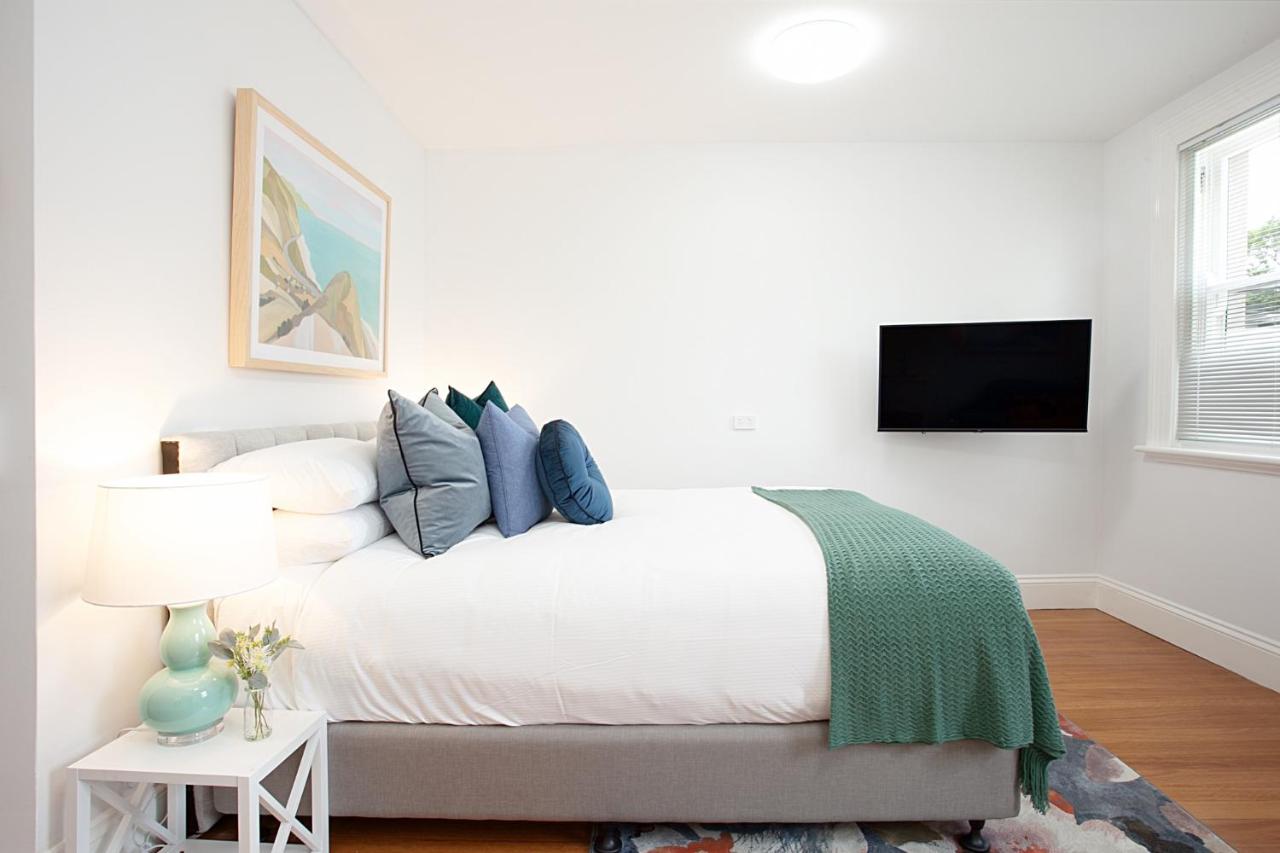 Art Deco Designer Studio in Lewisham - B&B Sídney