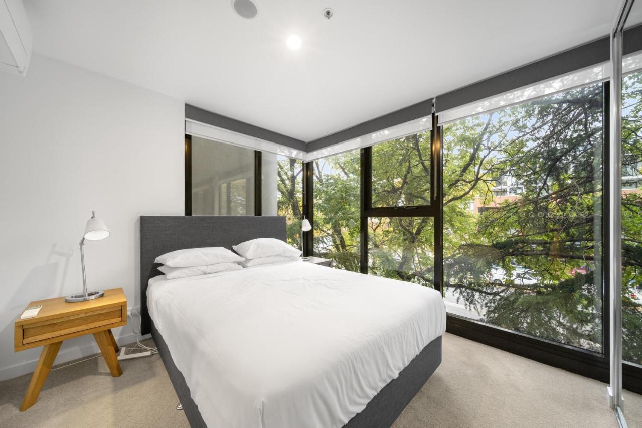 Chic Inner-City 2-Bed Abode with Pool Gym & Sauna - Ferienwohnung Canberra