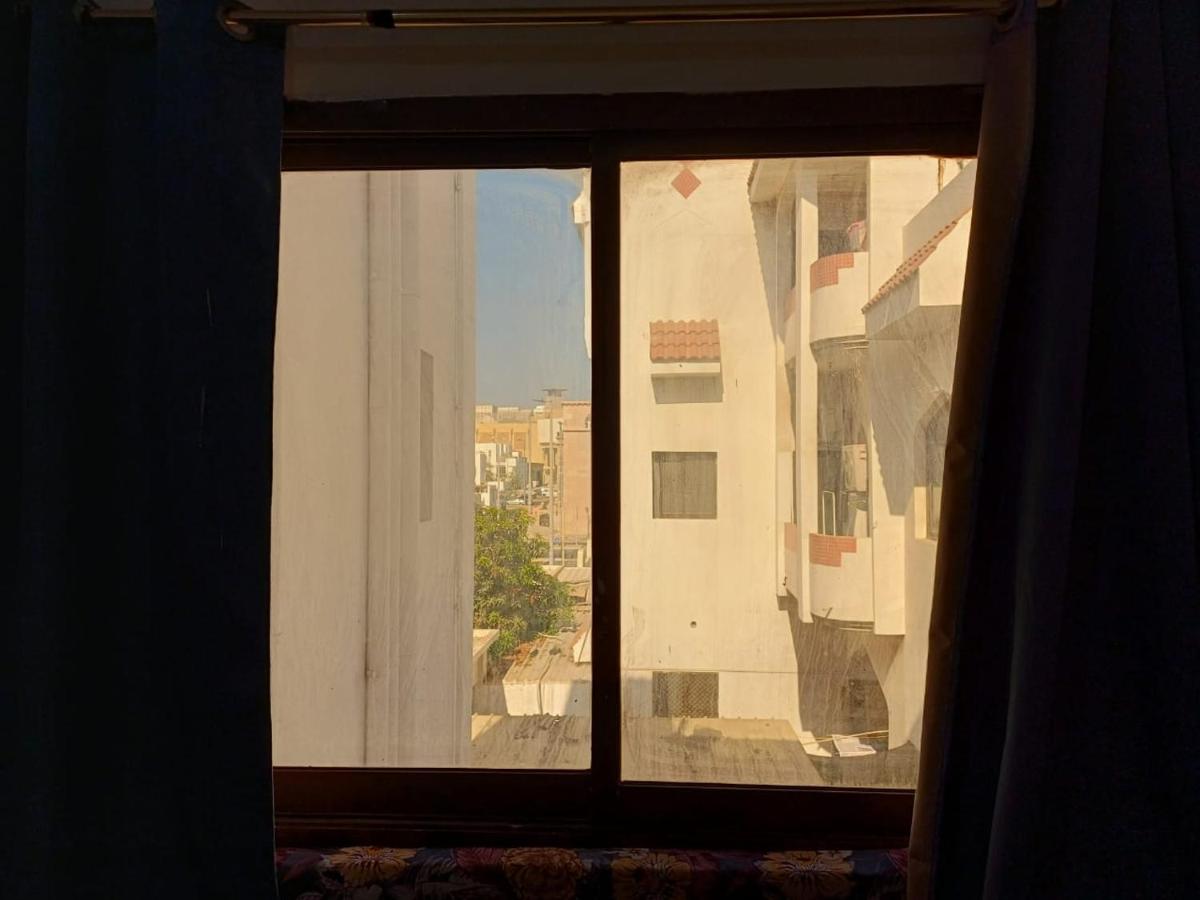 Shared Studio in a marvel location and marvel furniture in Abu Dhabi Center - B&B Abu Dabi