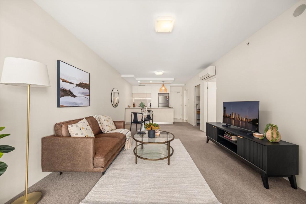 Chic West End Stay with Gym & Pool Access - B&B Brisbane