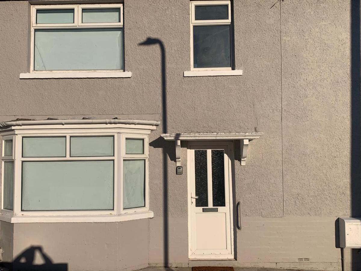 Modern Family House with Parking - Chambres d’hôtes Cardiff