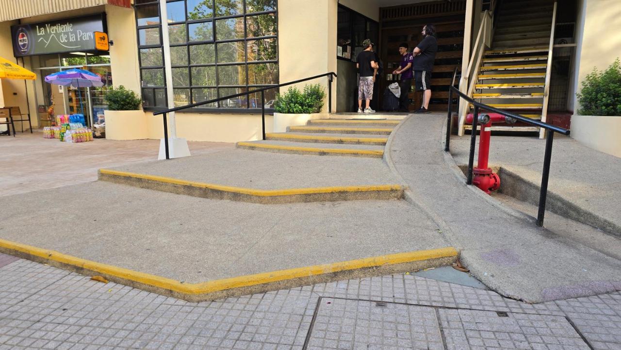 Vista increíble a pasos del Parque Arauco - B&B Santiago