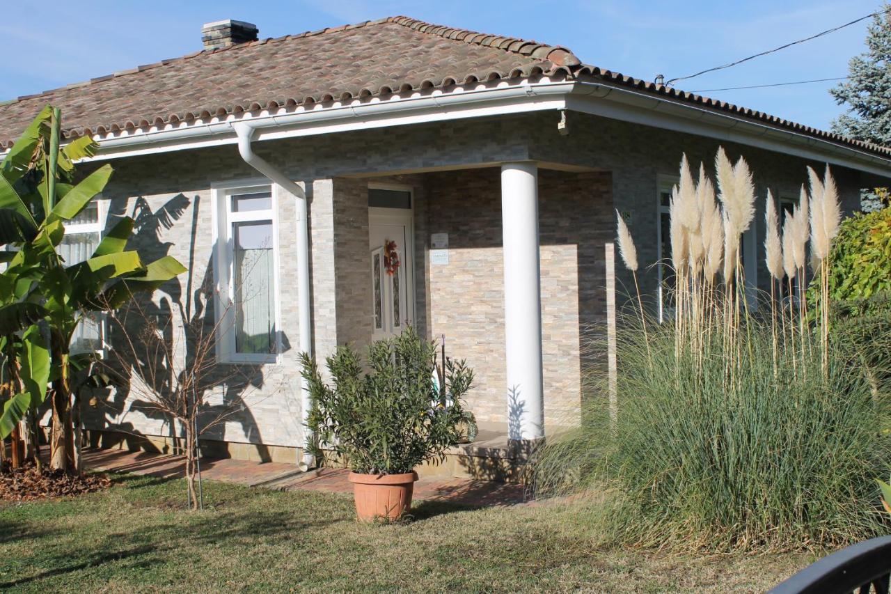 Harmath Vendégház Balatonszárszó - B&B Balatonszárszó