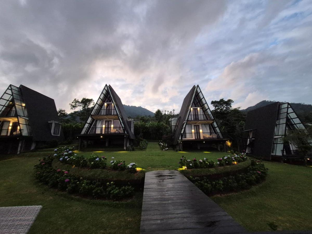 Tamblingan Village - Luxury Villas in Munduk - B&B Munduk