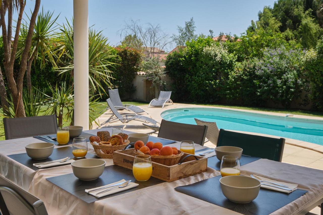 Superbe Villa récente, climatisée, piscine, 10 mn des plages et zones commerciales - Chambres d'hôtes Saint-Hippolyte