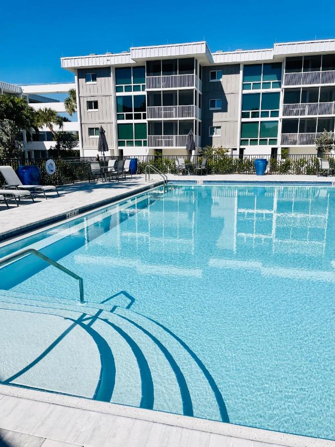 Island Beach Club - steps to the Gulf! - B&B Sanibel