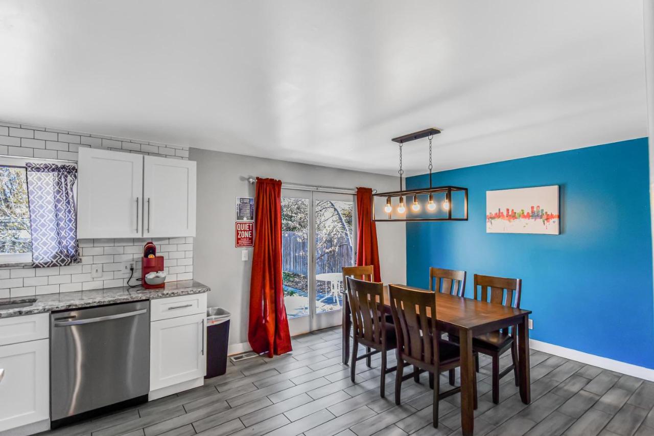 Huge family home in Centennial with five bedrooms large yard and plenty of parking - Chambres d'hôtes Centennial