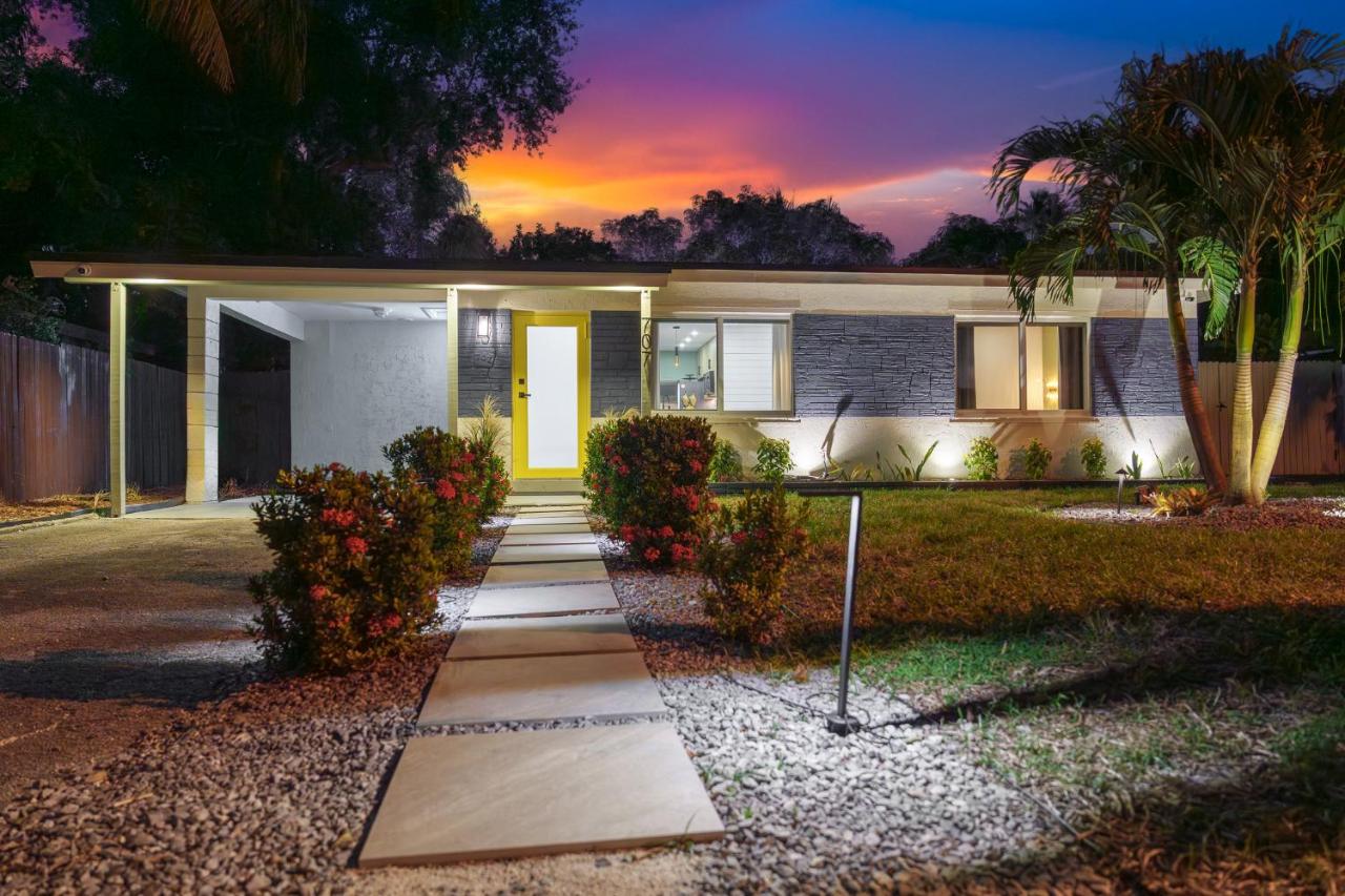 Swim, Dine, and Relax - Your private paradise awaits - B&B Fort Lauderdale