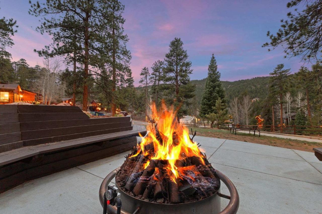 Cabin 9- Spacious cabin- 4 King beds- 2 baths - B&B Estes Park