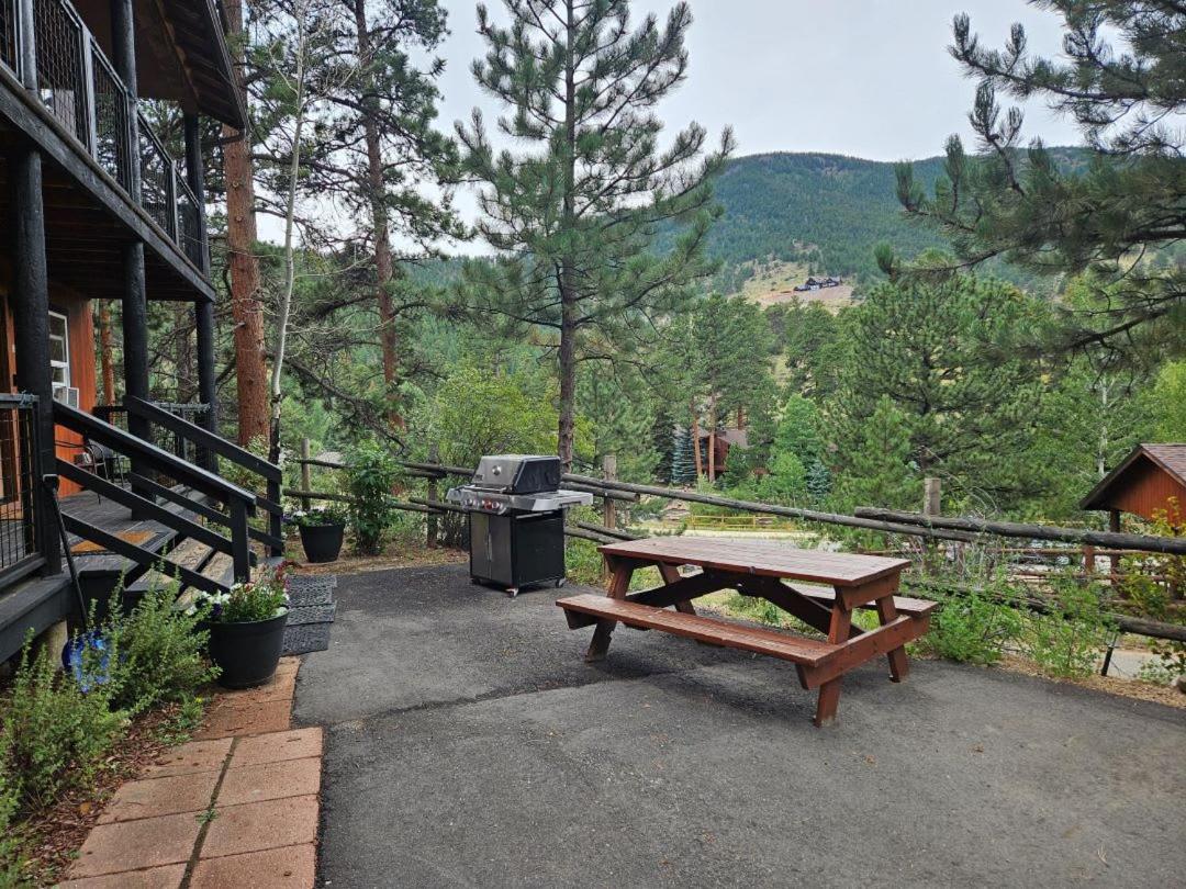 Cabin16 - King Bed Kitchenette & Bath - B&B Estes Park