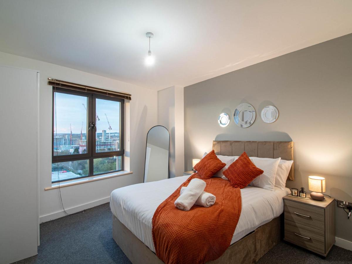 Leeds River Aire 2 Bed Apartment Near Station - B&B Leeds