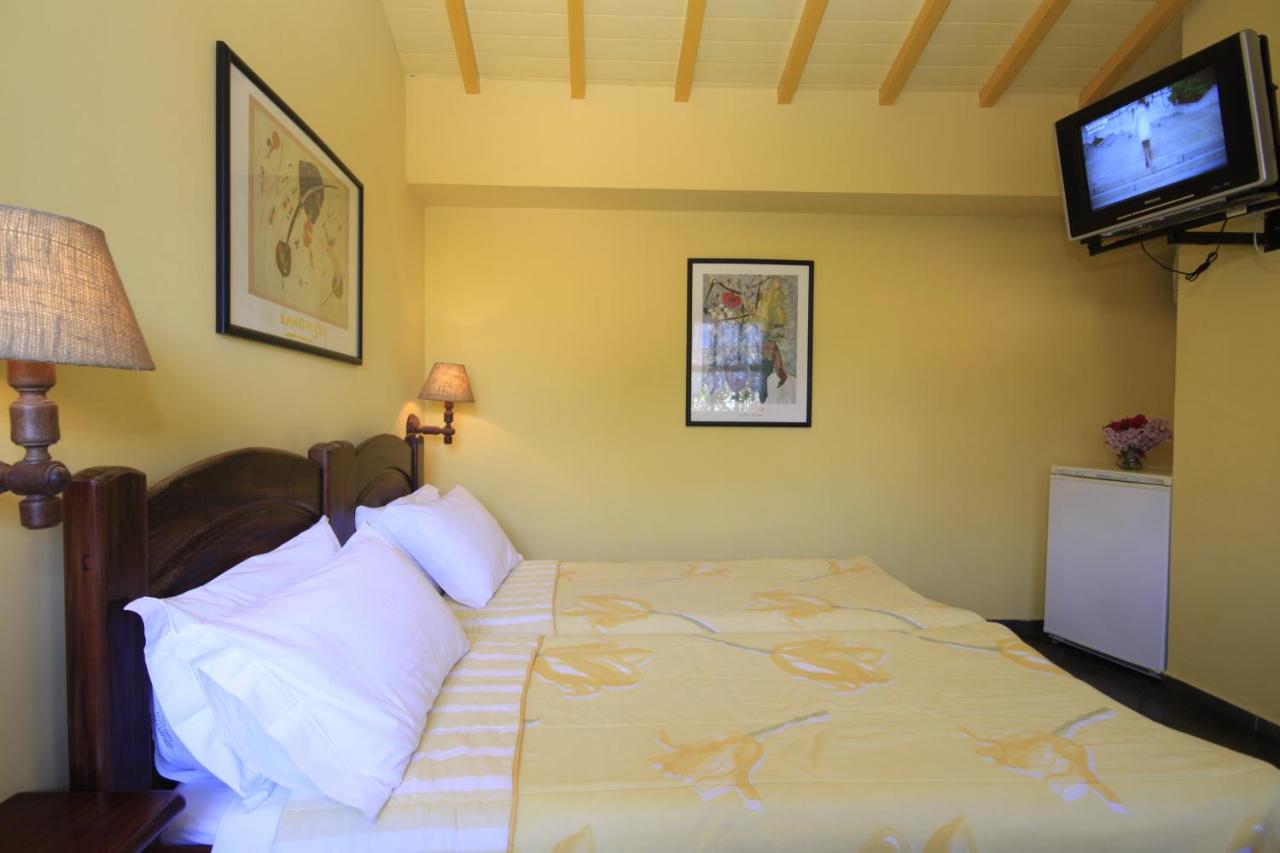 Camera Matrimoniale con Vista Giardino