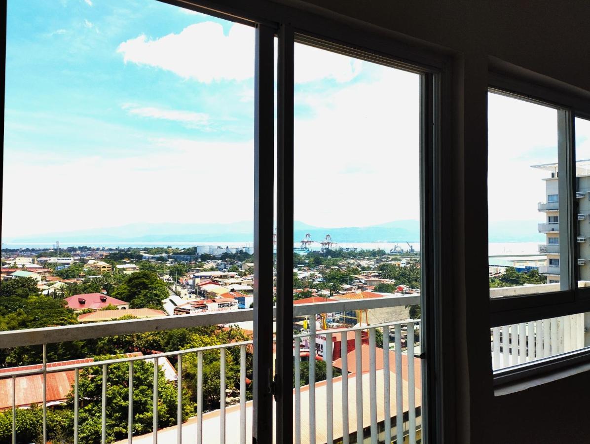 Convenient Condo - Nearby CDO Mall - Bed and Breakfast Pontud