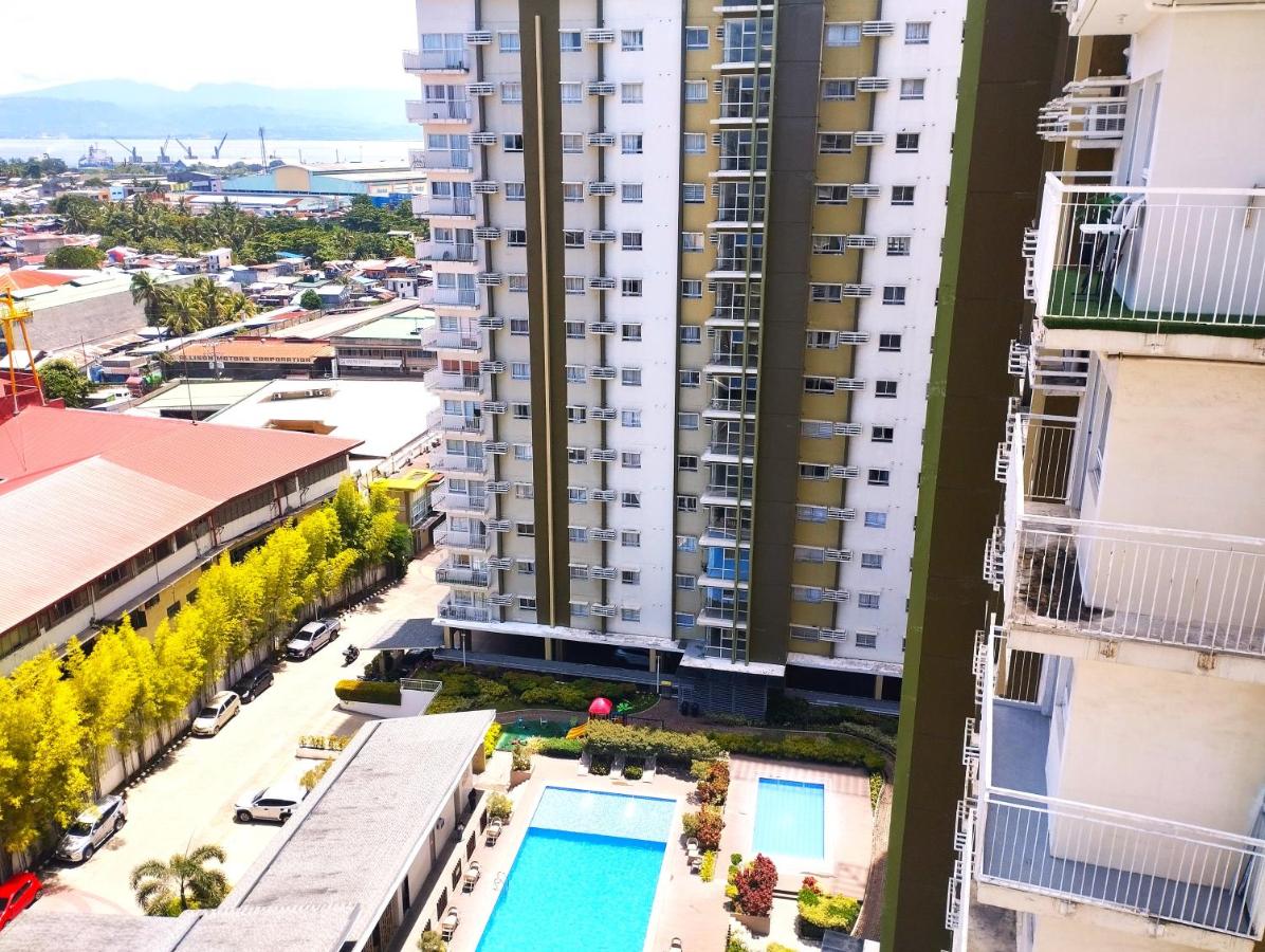 Convenient Condo - Nearby CDO Mall - Bed and Breakfast Pontud