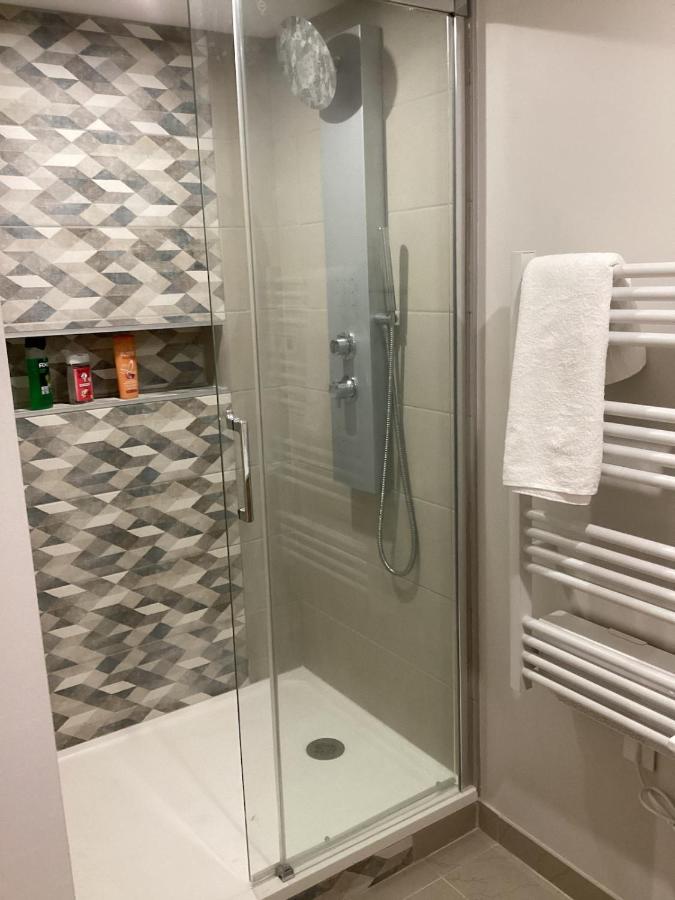 Independent apartment for 4 people in house - B&B Janzé