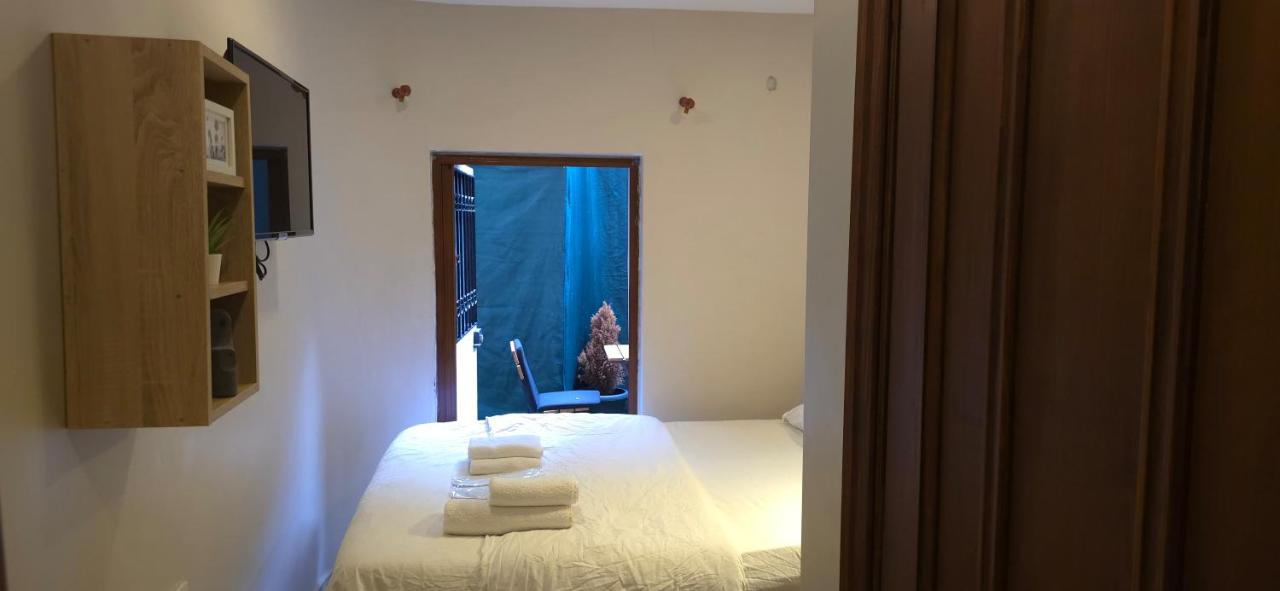 Camera Matrimoniale con Vista Giardino