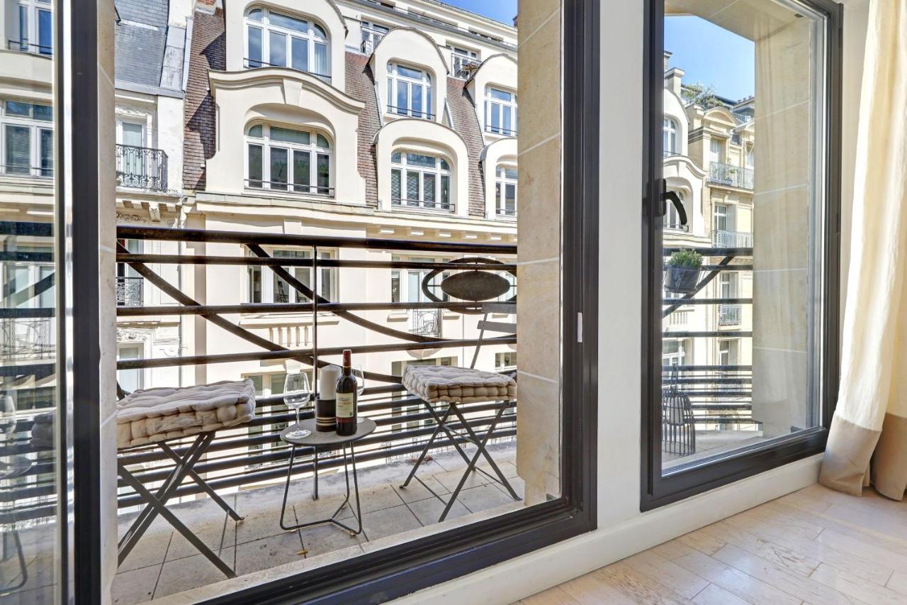 Champs-Élysées & Arc de Triomphe - 2BR - Paris Vacation Rentals - B&B Paris