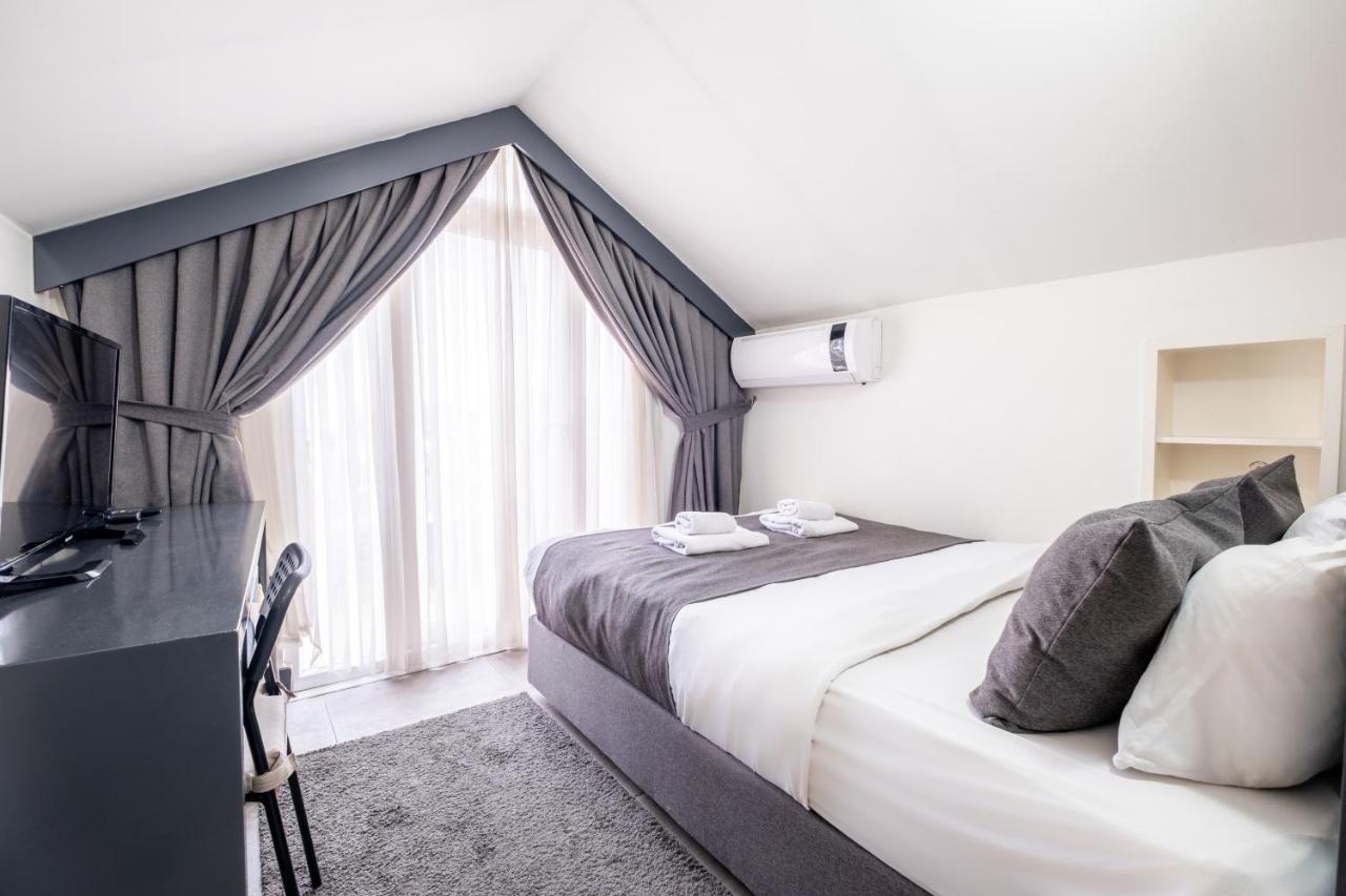 Queen Room with Balcony